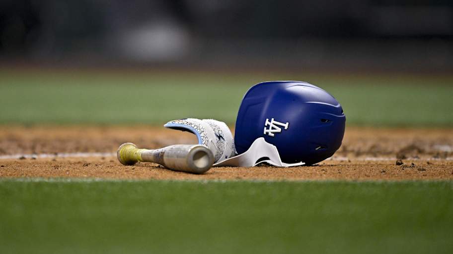 Dodgers sign 5-year veteran catcher away from Red Sox