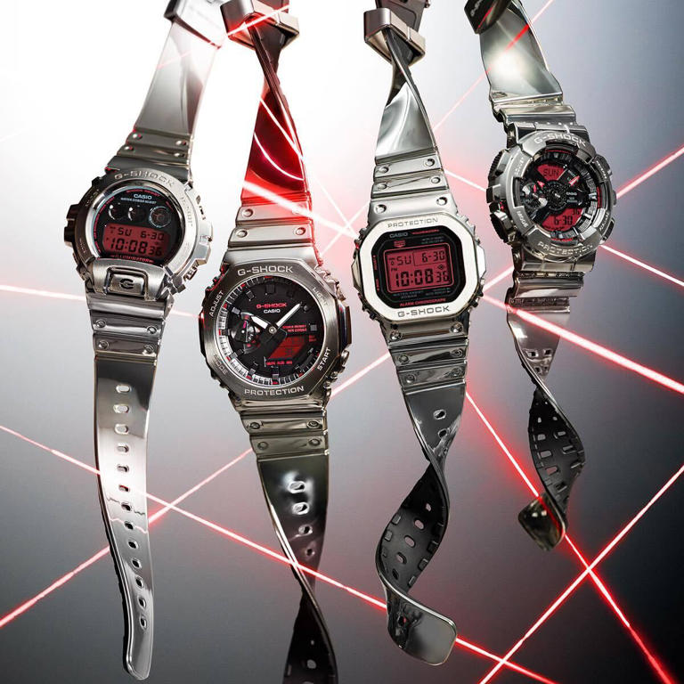 カシオ、メタルベゼル×レッド液晶の「G-SHOCK FINE METALLIC SERIES」発売