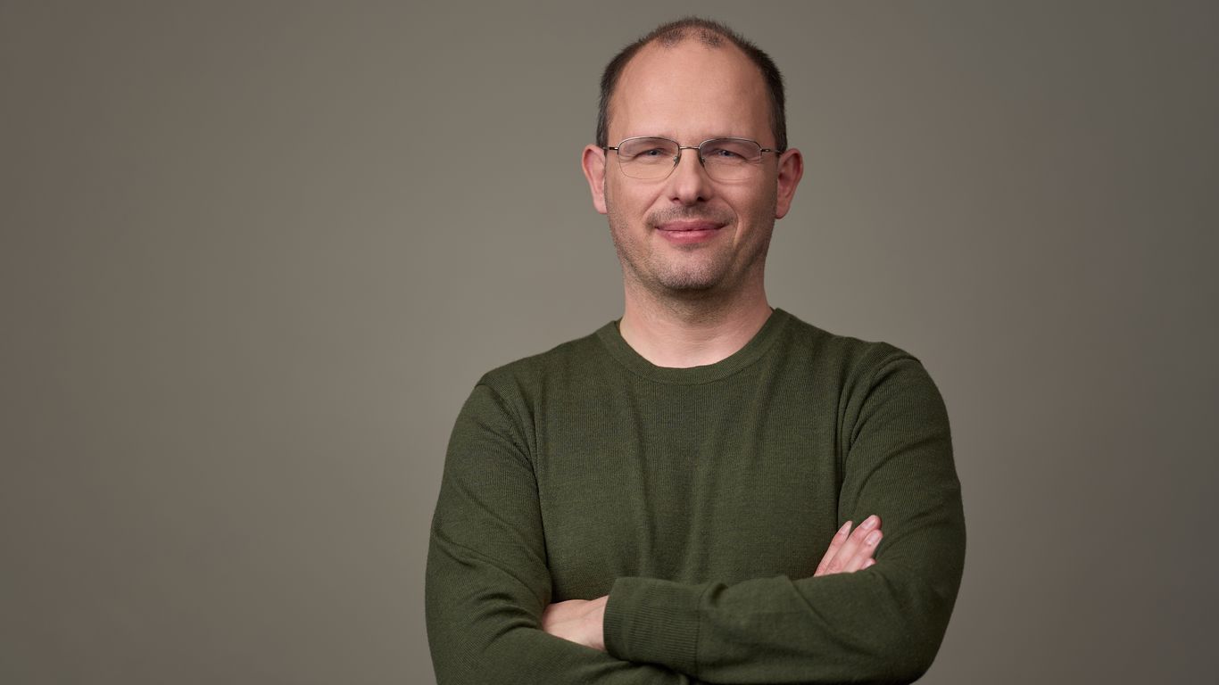 Former GitHub CEO launches AI coding startup