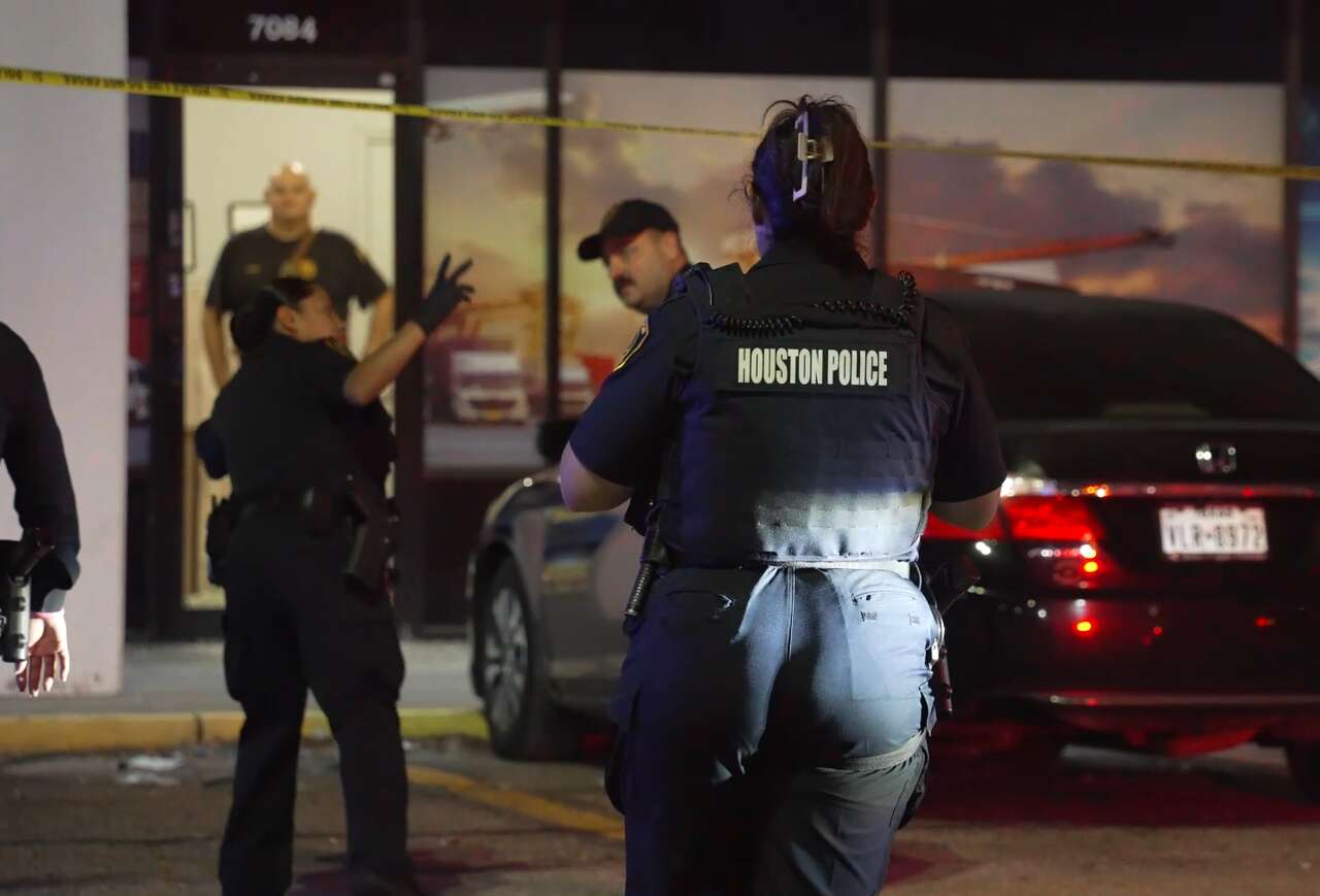 Security guard shot dead in armed robbery of illegal Sharpstown game ...