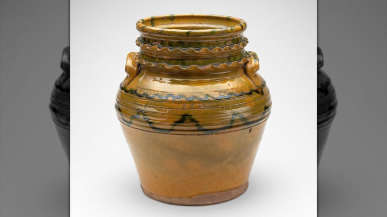 10 tips on how to identify authentic vintage pottery at the thrift store