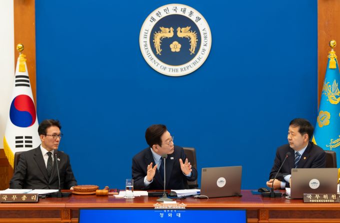 이재명 대통령, 농지 매각 명령과 반도체 산업의 발전 강조