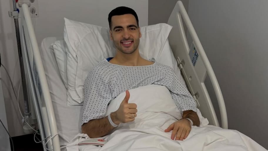 Ya más cerca: Mikel Merino rompe el silencio sobre su lesión en el pie tras la cirugía