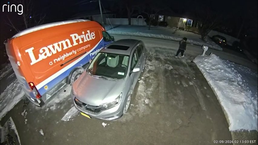 Caught on camera: Man attempts to open car doors in Holbrook