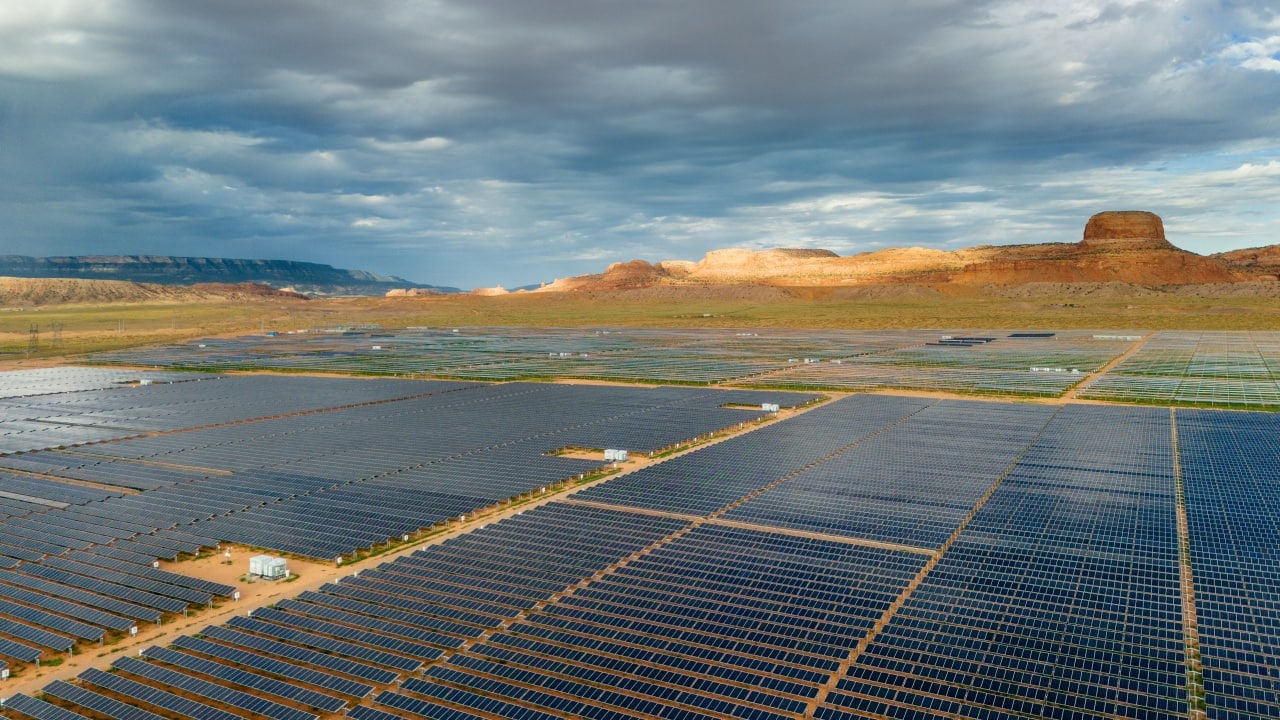 Solar industry meets MNRE; module makers flags cell availability concerns, cell makers see no shortage