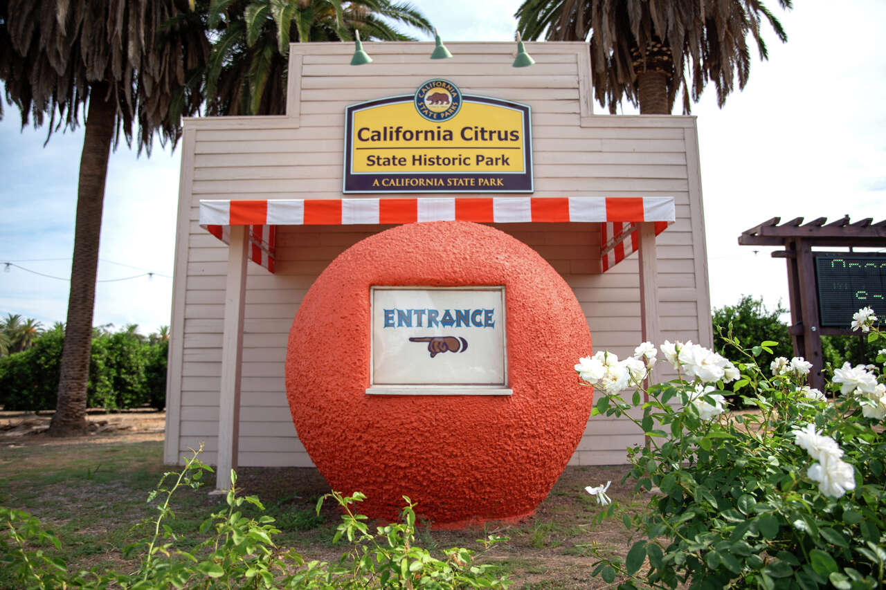 The rise, fall and afterlife of California's giant orange stands