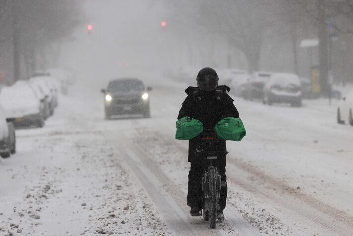 Neve cobre via da cidade de Nova York. Foto: SPENCER PLATT