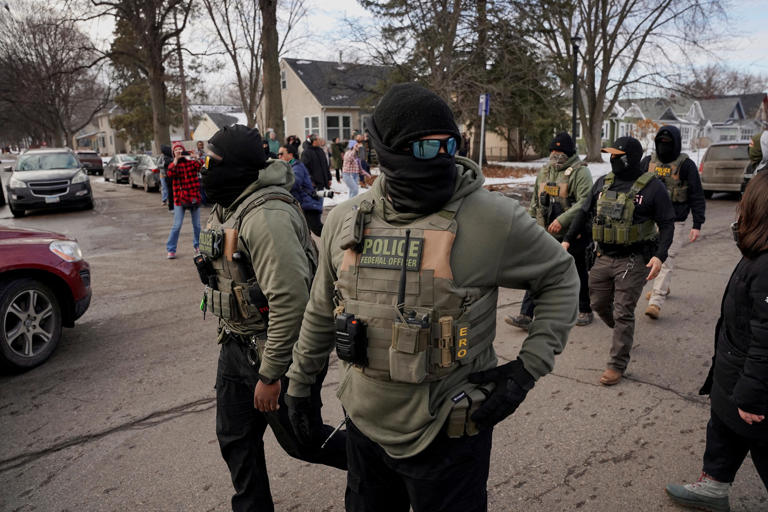 Judge blocks California mask ban for federal agents