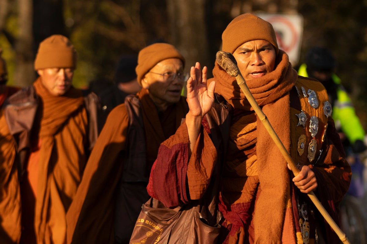 Monks on peace walk arrive in DC with a request – a new US holiday<br>