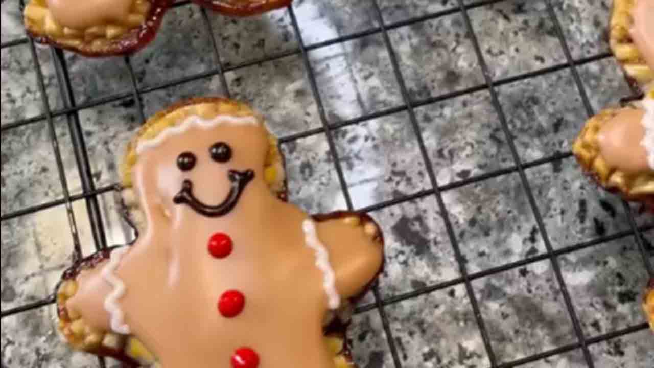 Must try these delicious gingerbread pop tarts this holiday season!