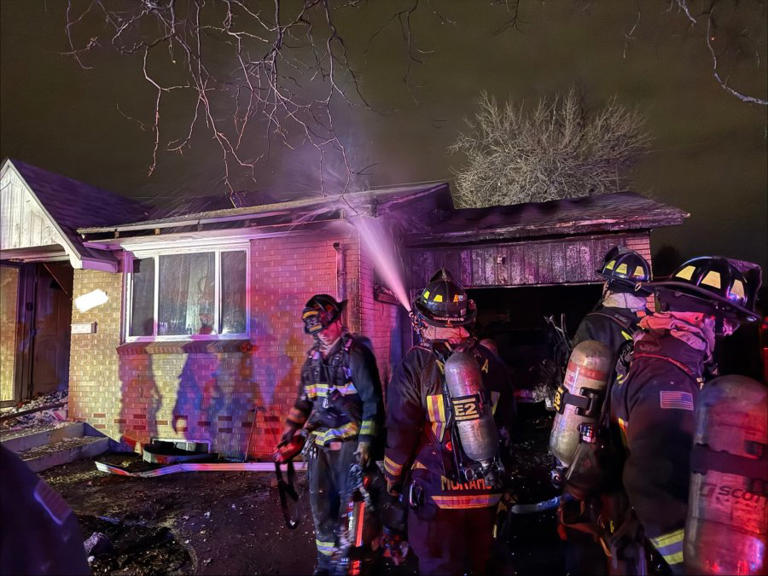 6 displaced, dog killed in house fire in Aurora