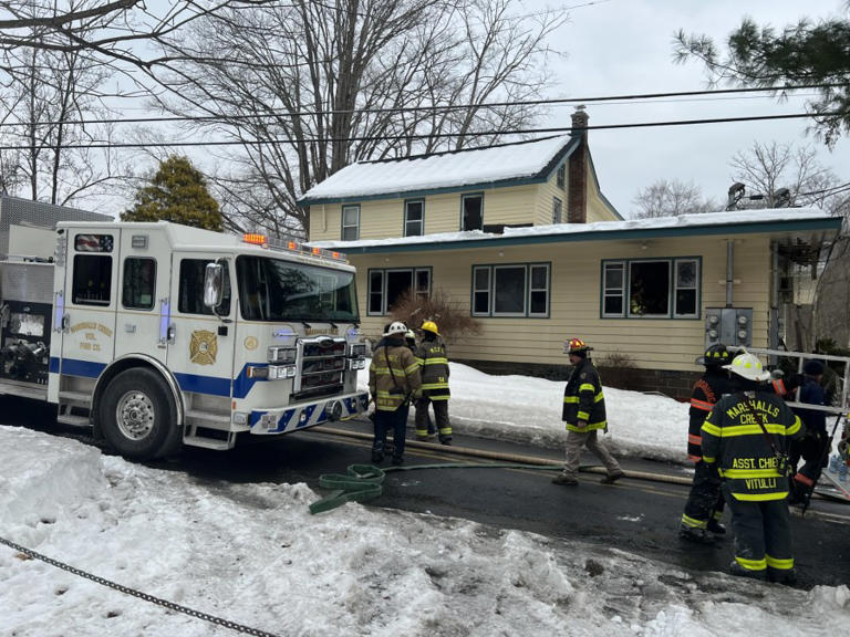 20 people displaced during apartment fire