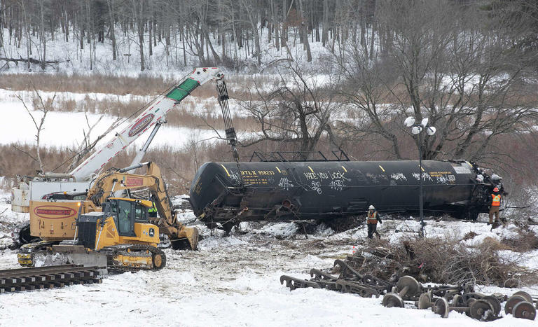 Route 32 in Mansfield to be closed Monday for train derailment cleanup ...