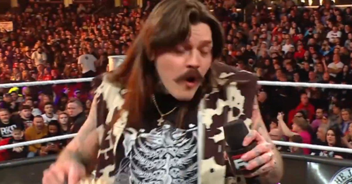 Stephanie Vaquer scares Dominik Mysterio with new pyro on WWE RAW