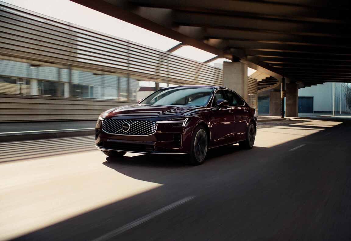 Volvo enhances S90 Ultra with standard rear air suspension
