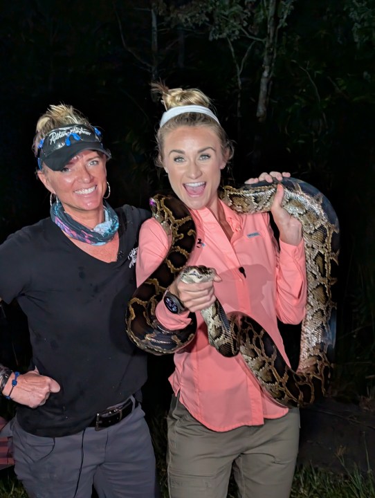 Reporter hunts, captures python near Florida Everglades
