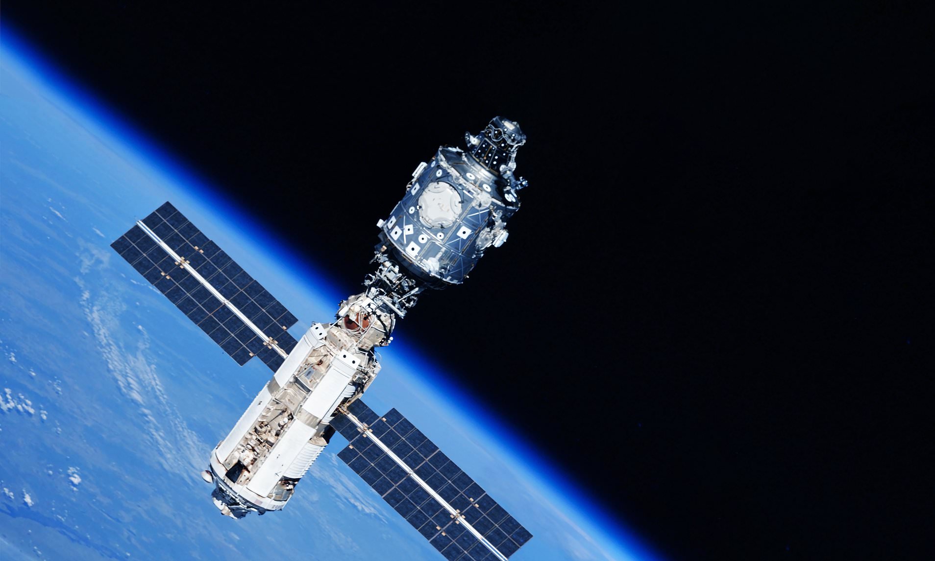 Space junk may cause flight delays as more and more satellites circle Earth