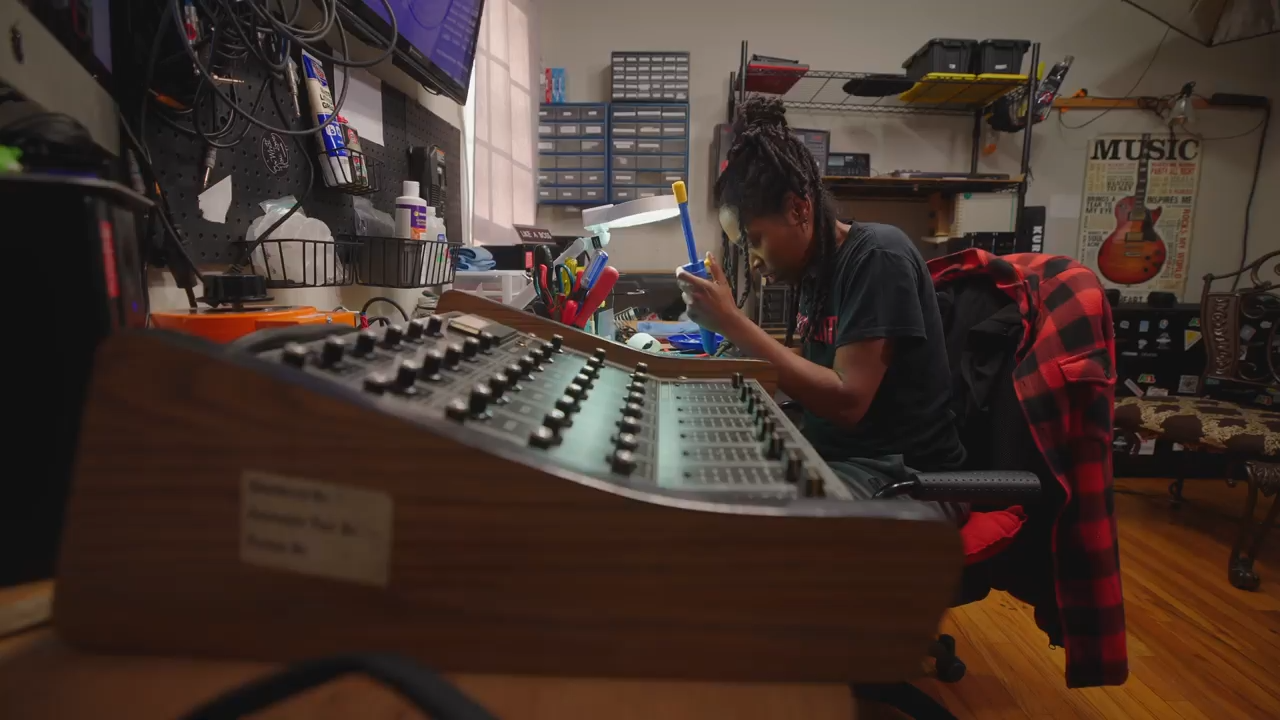Metro Atlanta's Coco the Geek restores old sound