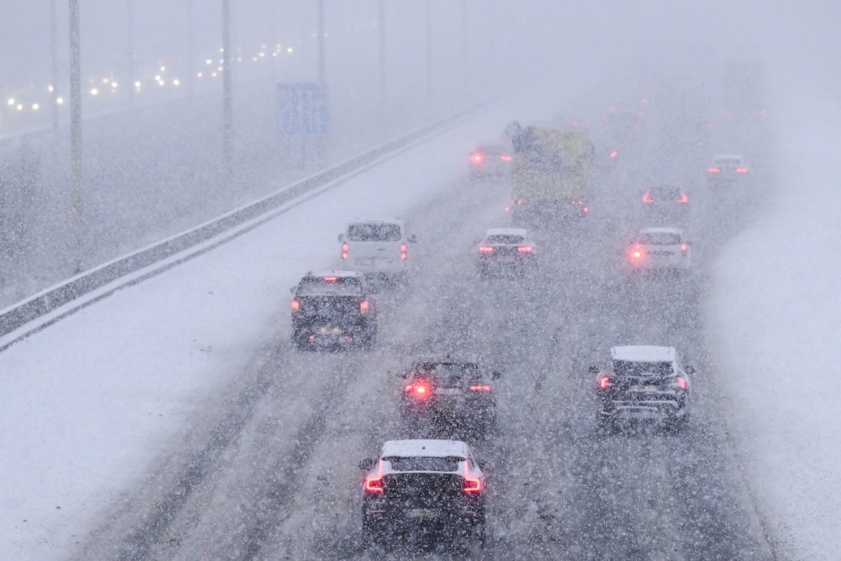 18 states in the path of new winter storm bringing up to 8 inches of snow<br><br>