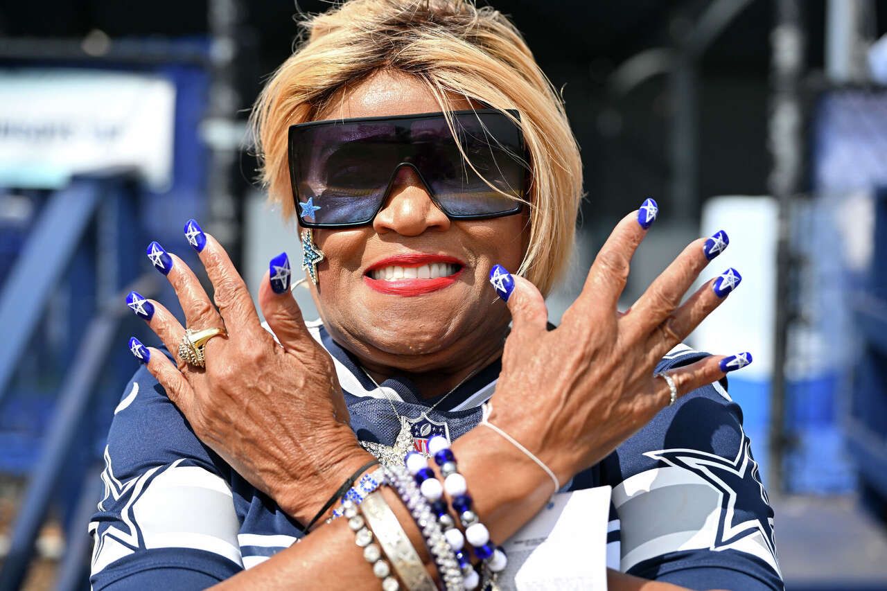 Dallas Cowboys players, reporters mourn the loss of team's No. 1 fan