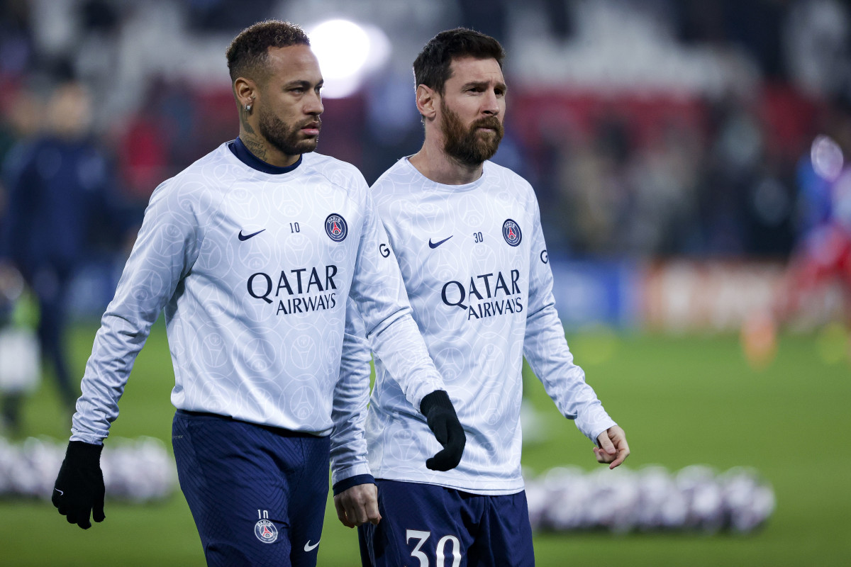 neymar-jr-surprises-lionel-messi-and-his-family-with-special-gesture