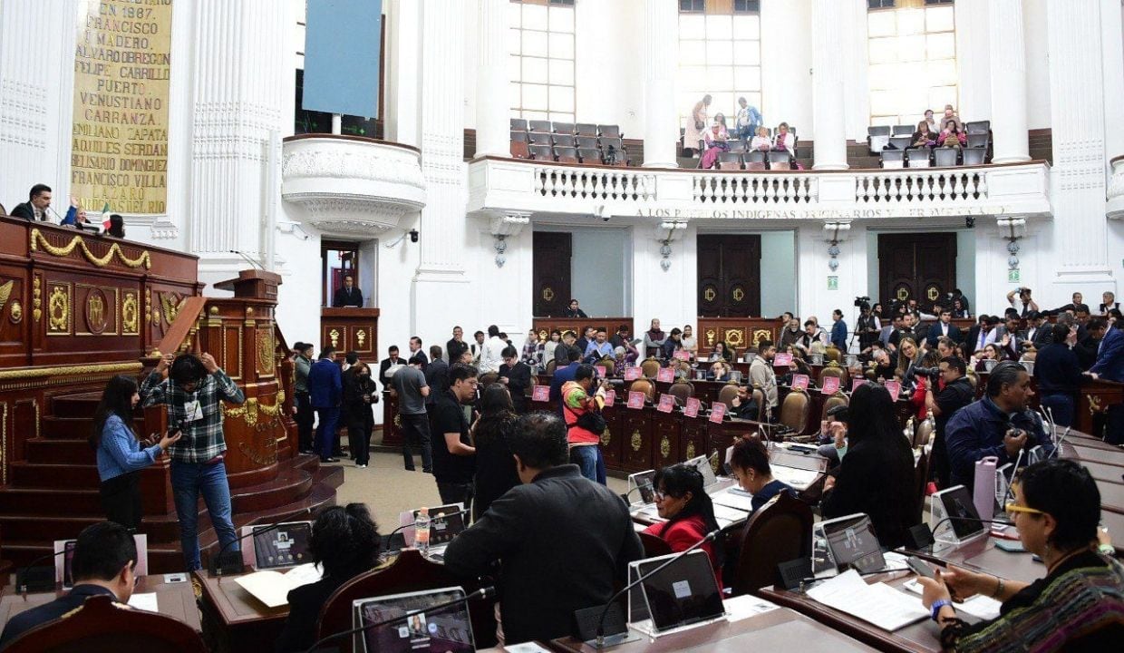 Diputado de Morena reconoce a Bad Bunny en el Congreso CDMX; destacan ...