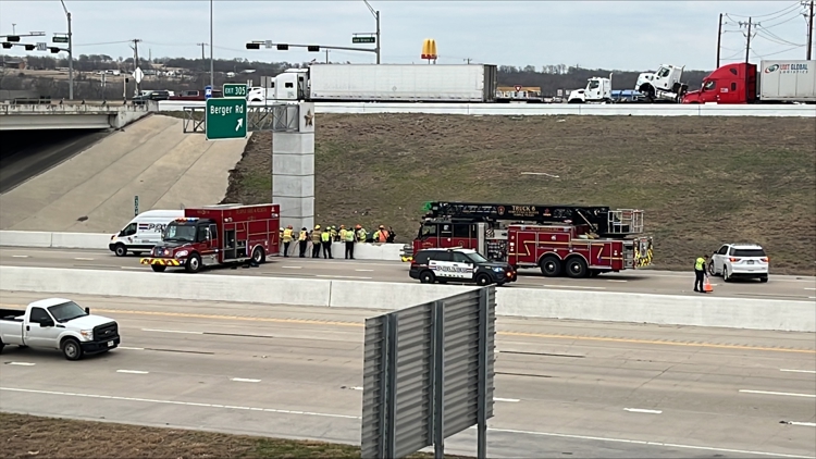 Fatal crash shuts down I-35 northbound near Buc-ee's in Temple