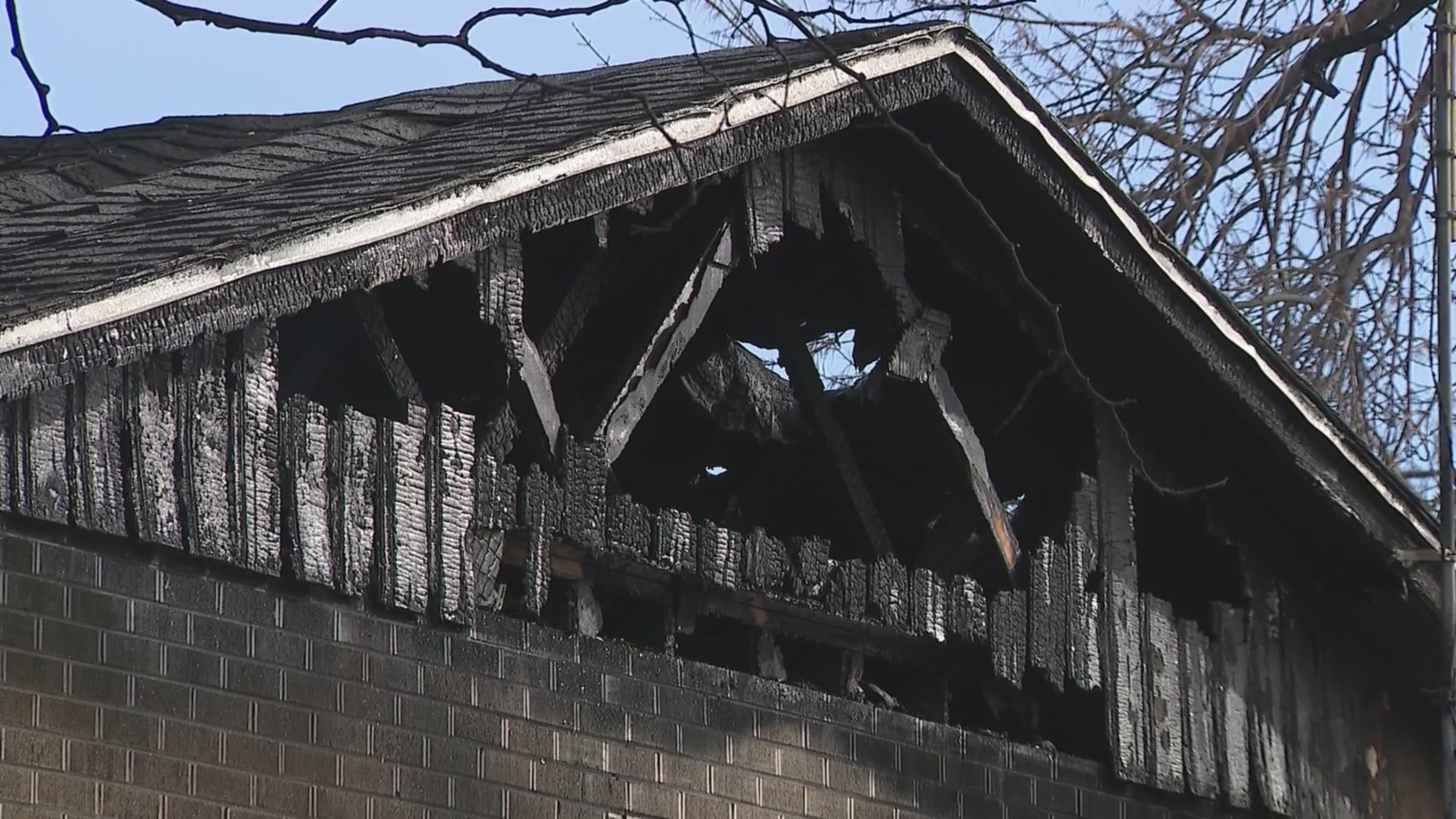 6 displaced, dog killed in house fire in Aurora