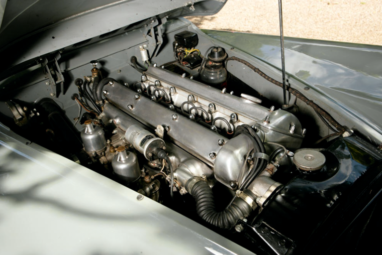 Jaguar XK120: Modified or original?