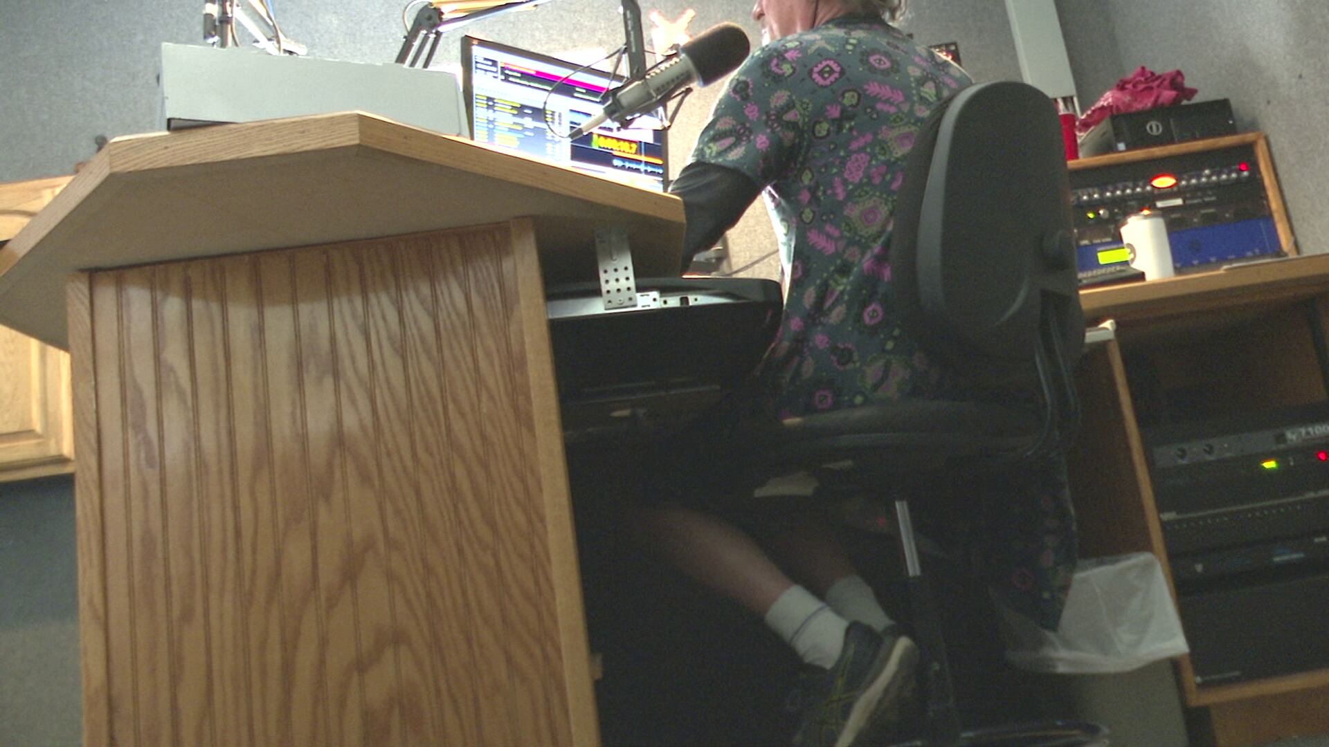 Mandan radio DJ wears dress after lost bet