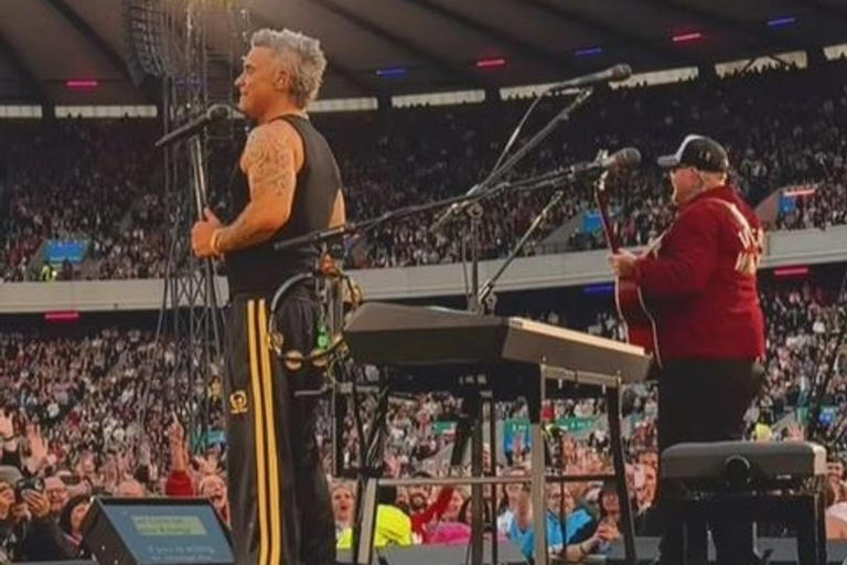 Robbie Williams brought out The Lottery Winners frontman Thom Rylance on stage in Edinburgh