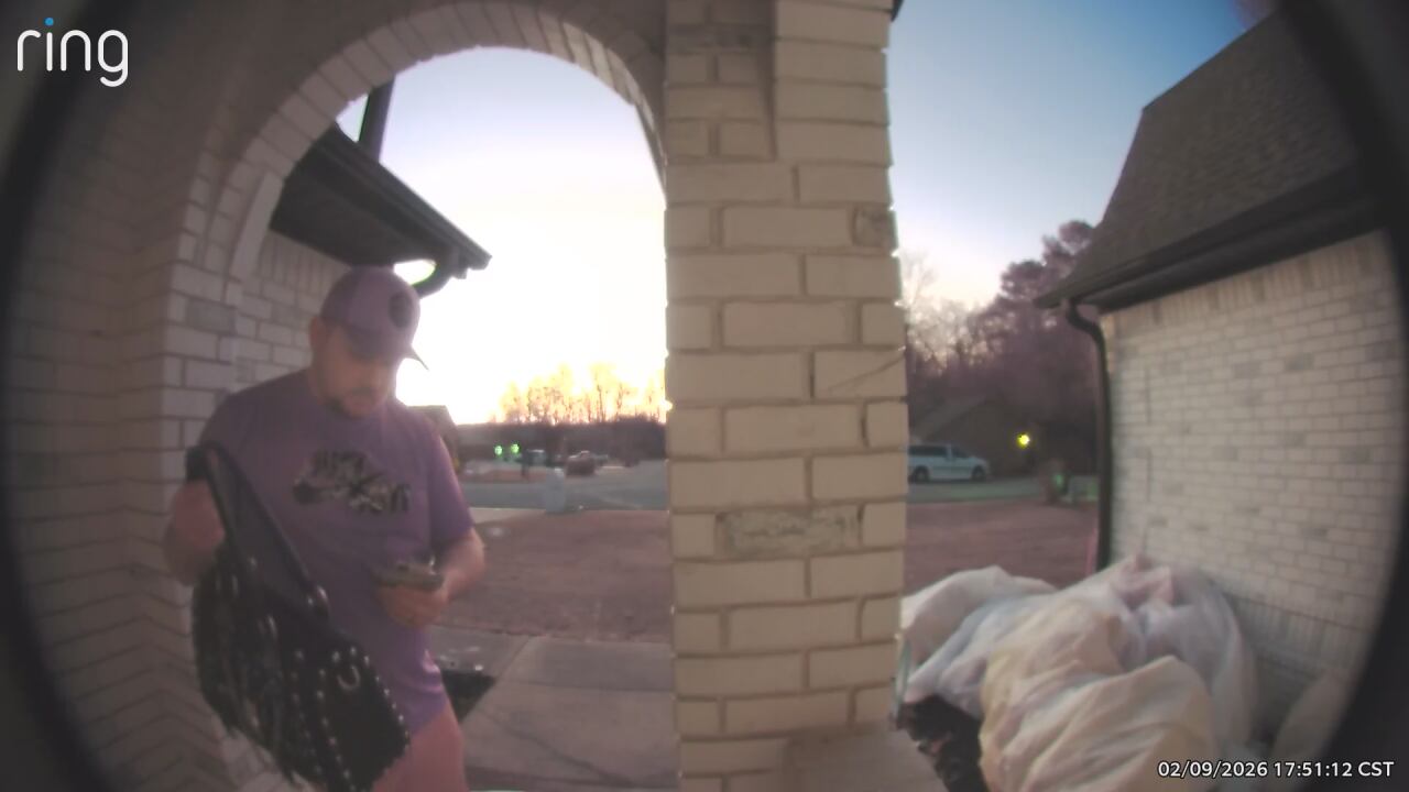 Good Samaritan returns lost purse to owner after Super Bowl party