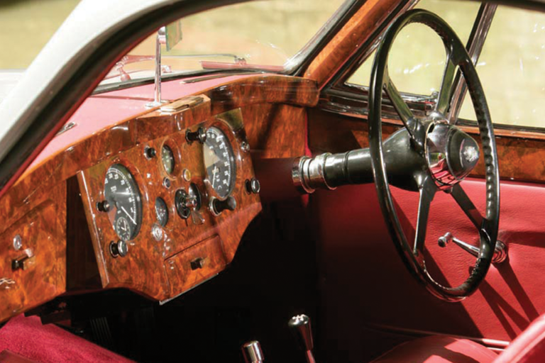 Jaguar XK120: modified or original?