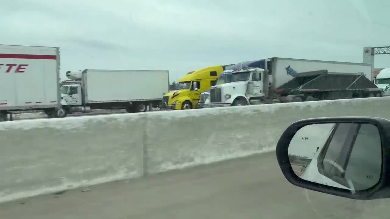 Fatal crash shuts down I-35 in Temple