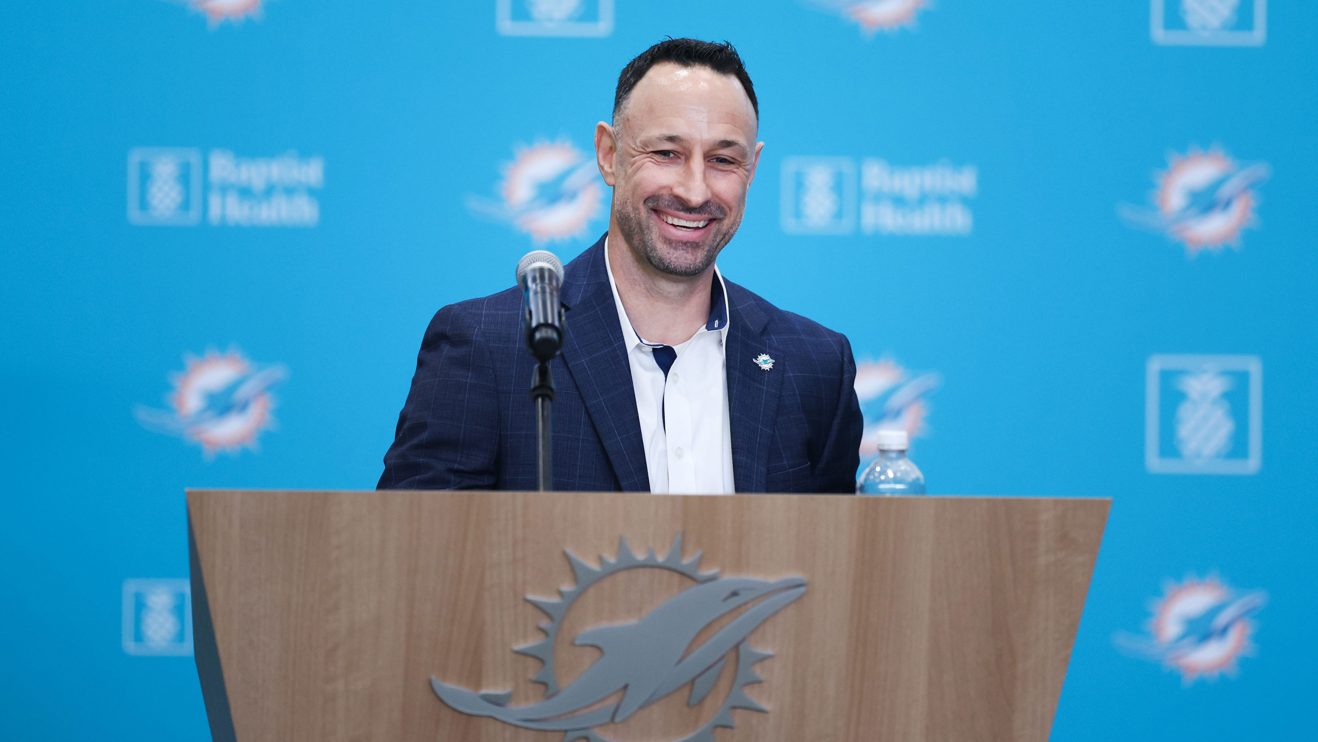 Dolphins urged to let go of 'best free agent'