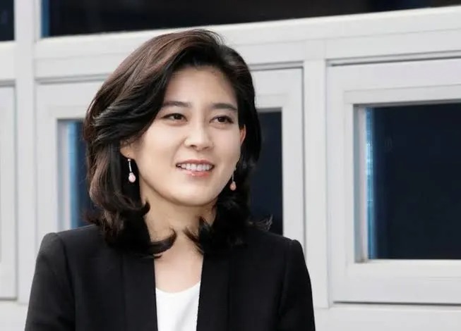 'Samsung Princess' Lee Boo-jin makes rare appearance at graduation ...