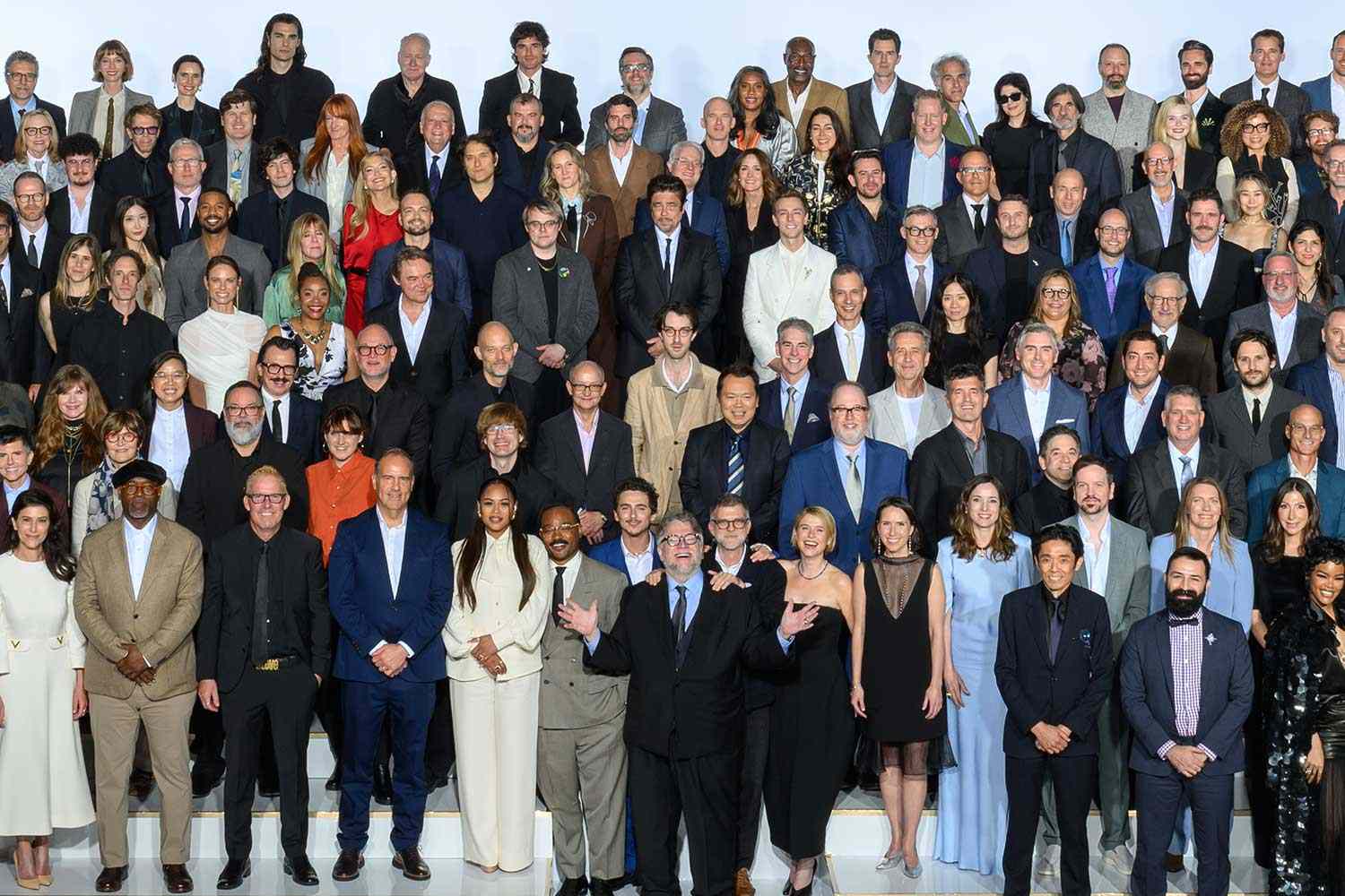 Los nominados al Oscar se reúnen para la foto grupal de 2026: ¡Vean a Leonardo, Teyana, Timothée y más!