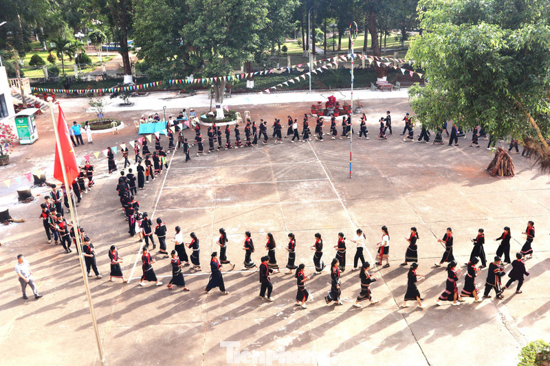 Điều đặc biệt tại ngôi trường quy tụ học sinh 13 dân tộc anh em