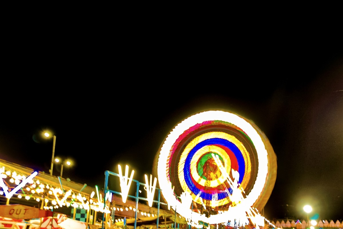 Police officer killed after amusement ride collapses<br>