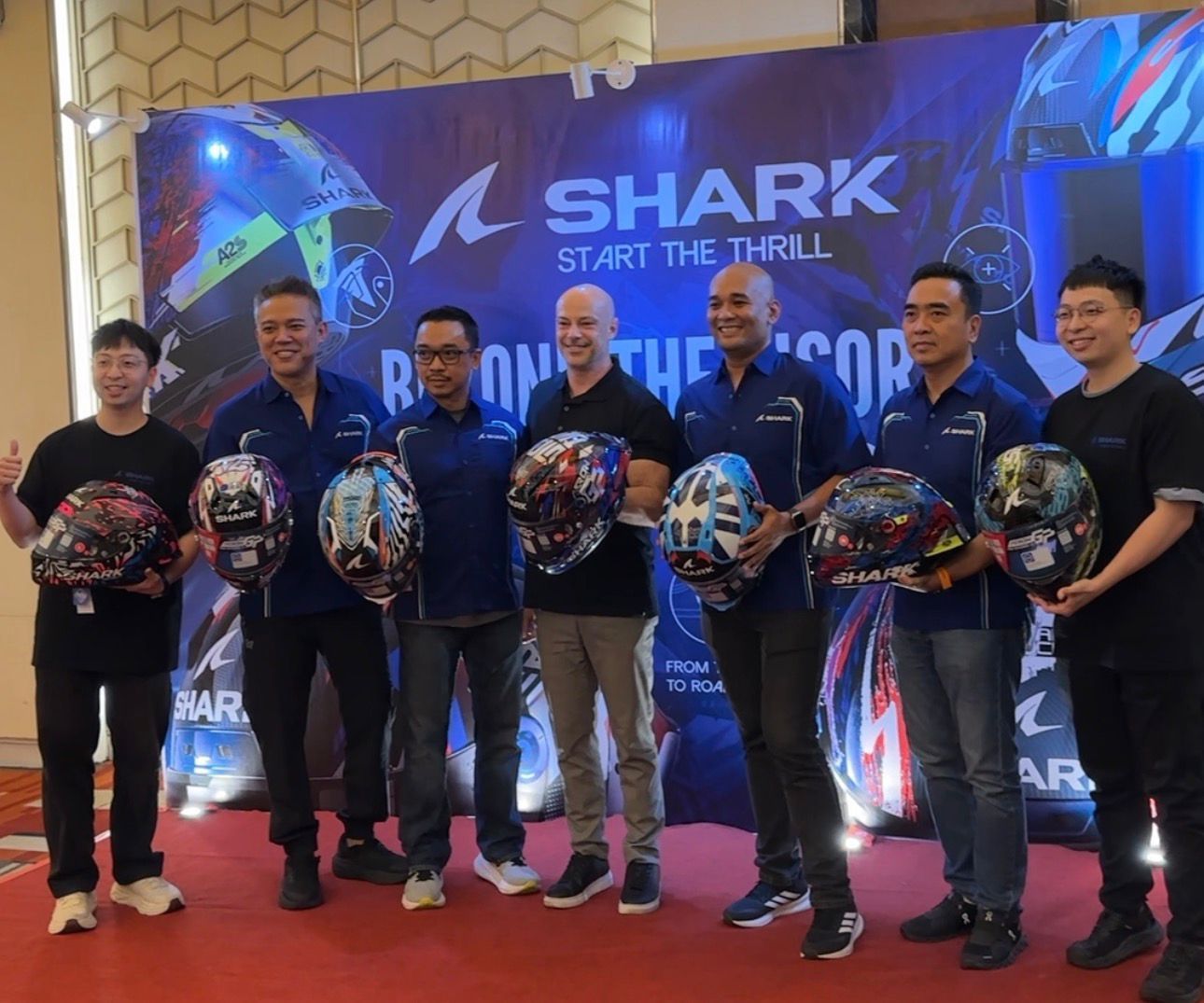 Shark Indonesia Perkenalkan Visor Berubah Warna dalam 1 Detik