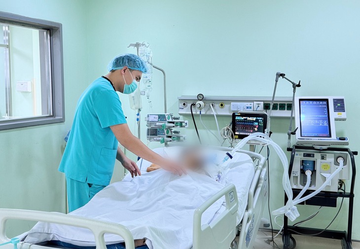 Nghĩ hút thuốc lá điện tử cho 'đỡ hại phổi', nam thanh niên 20 tuổi nhập viện thở máy