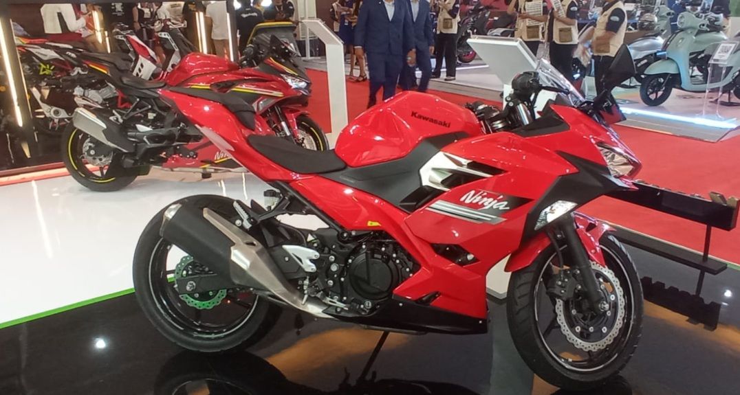 Gokil promo Kawasaki di IIMS 2026, beli Ninja 250 langsung diskon Rp 30 ...