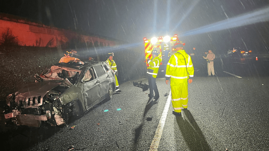 Solo crash shuts down lanes on SB Highway 101 in Marin