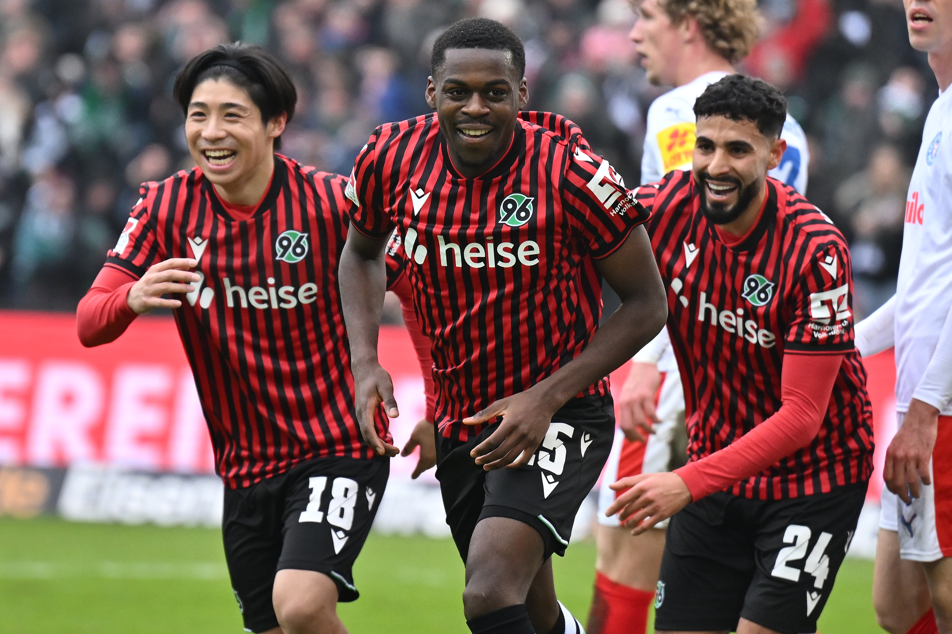 El Bayern Múnich rechaza todas las ofertas por Noël Aséko Nkili y lo considera listo para el primer equipo