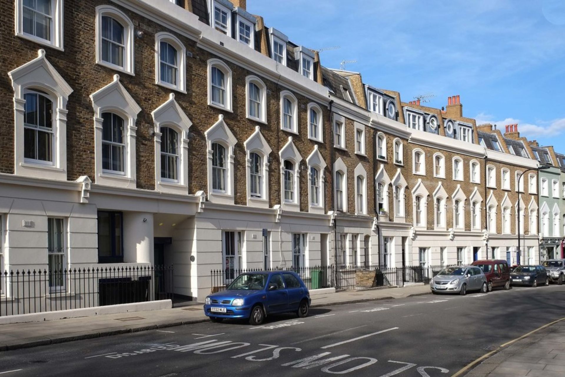 Which celebrities live in & around Hampstead?