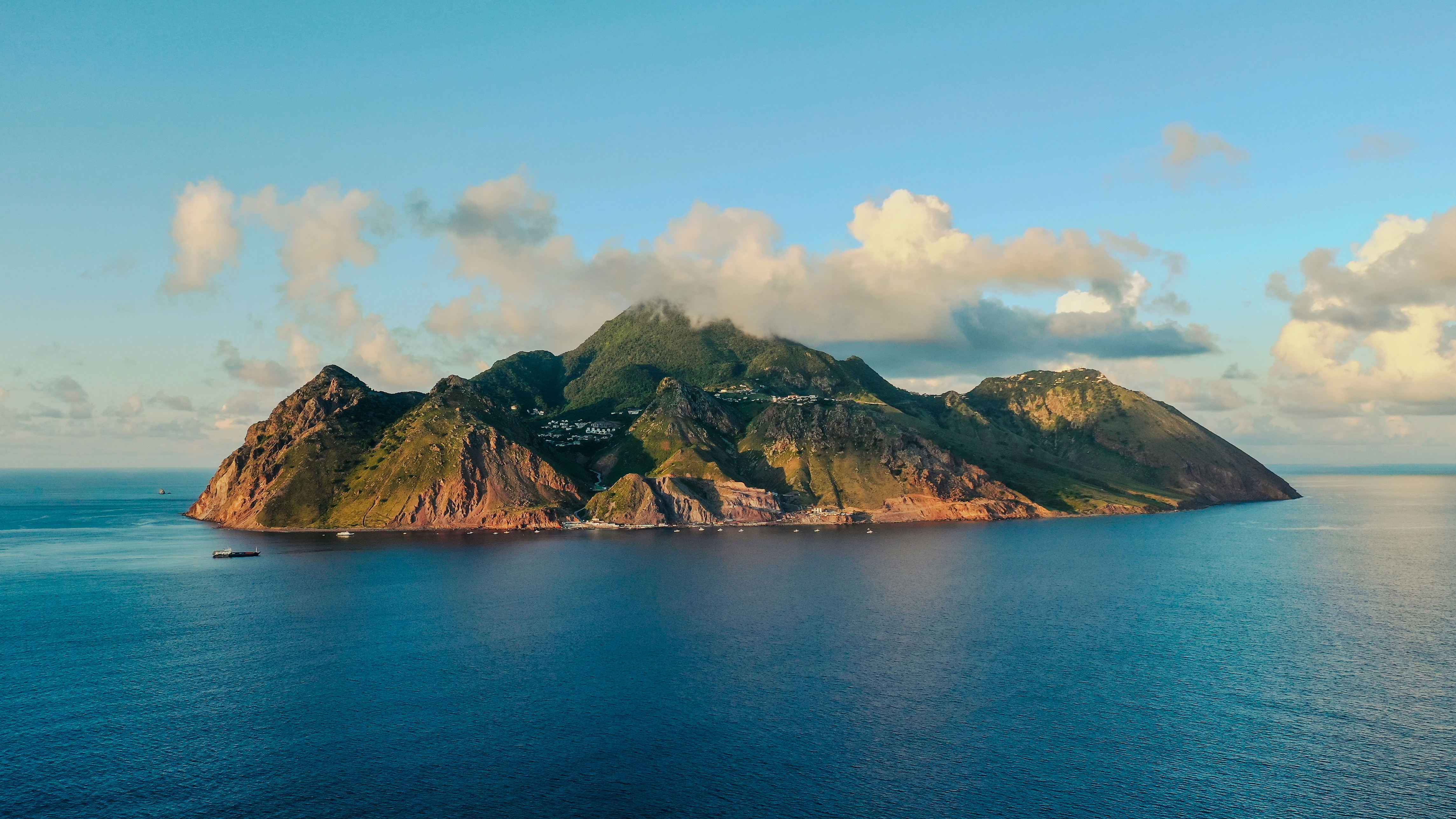 Hiking and diving in Saba, the Caribbean's 