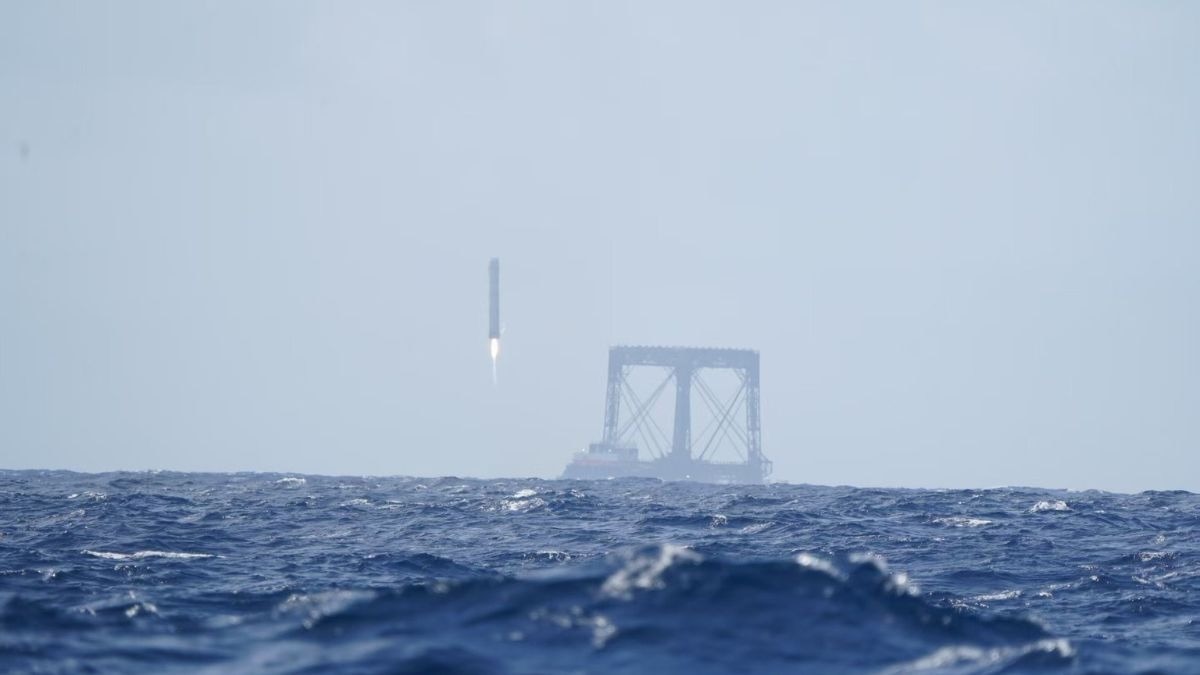 Watch: China's Long March-10A reusable rocket nails epic ocean splashdown