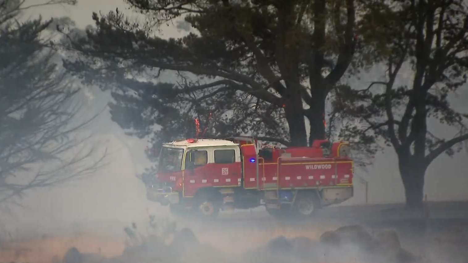 Too late to leave': Fire burns out-of-control north-west of Melbourne