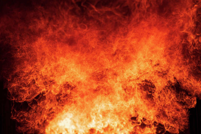 House fire in Vidor leaves man dead, woman injured
