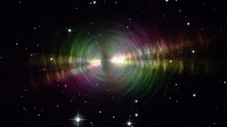 NASA's Hubble Telescope just cracked open a cosmic egg in deep space ...